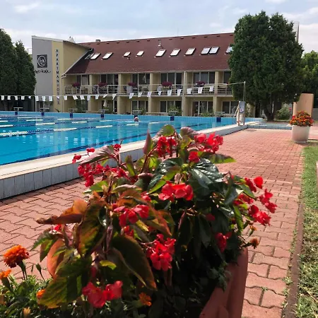 Hét Vezér 3* Komárom