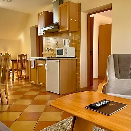 Het Vezer Hotel de apartamente Komárom